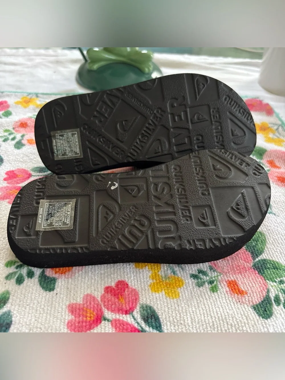 Quiksilver Men’s Black and Gray Padded Strap Flip Flops